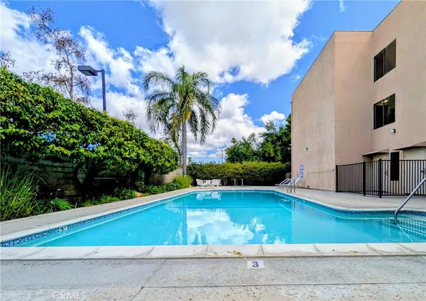 $1,795 | 6815 Remmet Avenue, Unit 222, Canoga Park, CA 91303