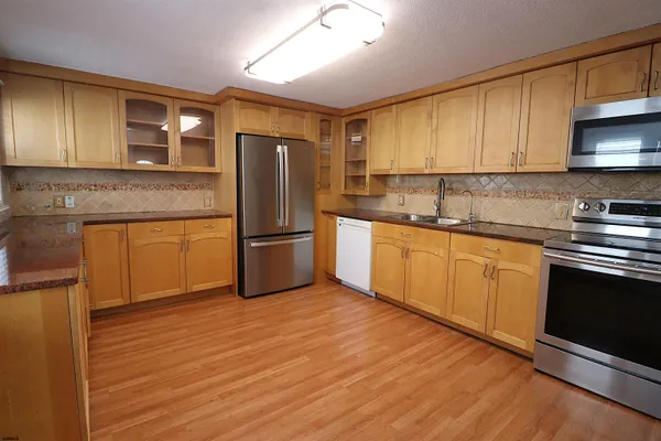 $3,100 | 9208 Winchester Avenue, Unit 2, Margate City, NJ 08402