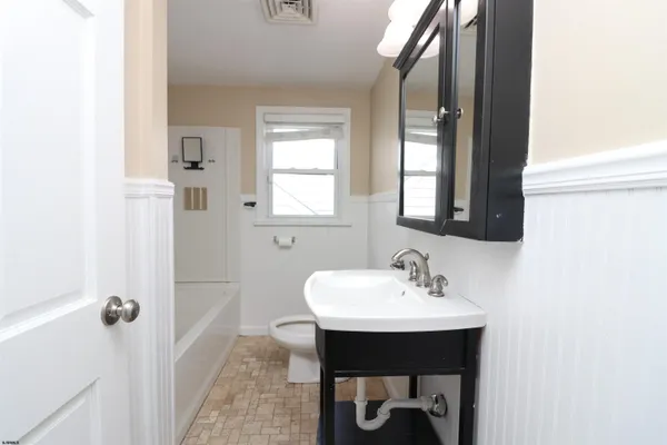 $3,100 | 9208 Winchester Avenue, Unit 2, Margate City, NJ 08402
