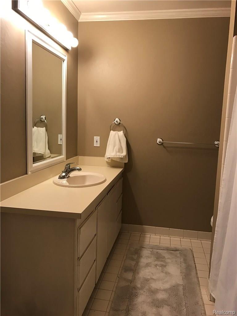1556 Meadowside Drive Rochester, MI 48307 - Photo 14 of 19 IMG_0151.jpg