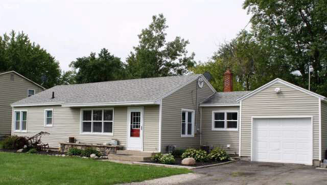 139 Elms Road Flushing, MI 48433 - Photo 2 of 37 21209521-1.JPG