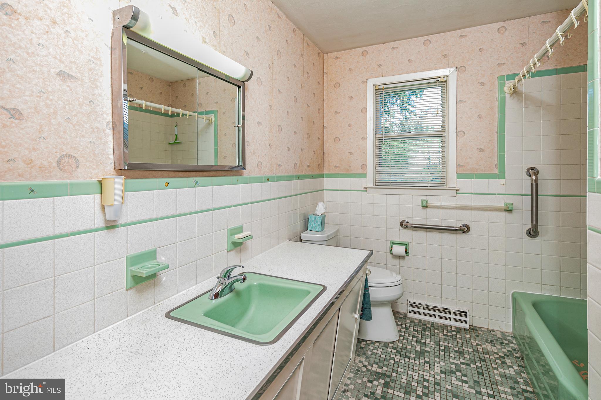 38 Burd Road Pennington, NJ 08534 - Photo 15 of 25 Hall Bathroom