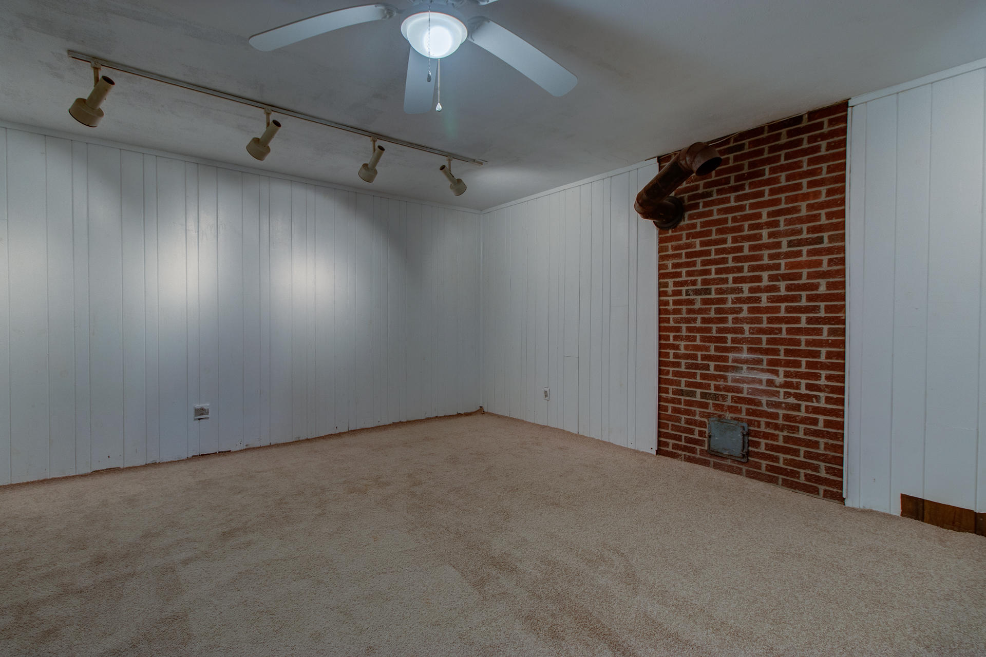 980 Oak Ridge Road Buchanan, VA 24066 - Photo 23 of 26 IMG_9675_6_7_8_9