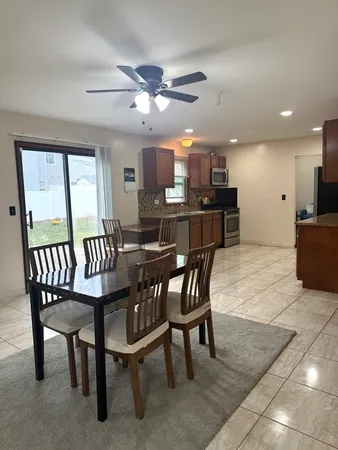 $409,900 | 39 Dennison Drive, Glendale Heights, IL 60139