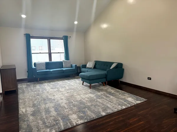 $409,900 | 39 Dennison Drive, Glendale Heights, IL 60139