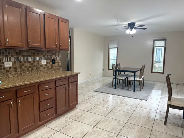 $409,900 | 39 Dennison Drive, Glendale Heights, IL 60139