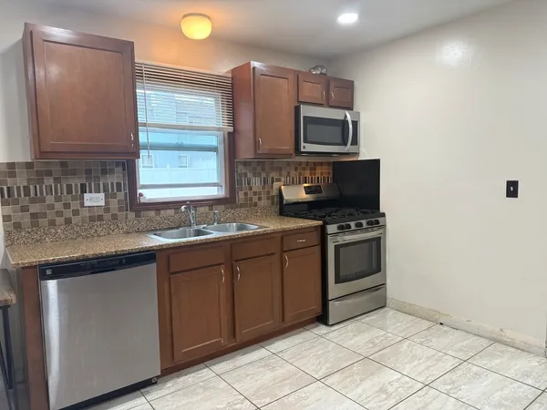 $409,900 | 39 Dennison Drive, Glendale Heights, IL 60139