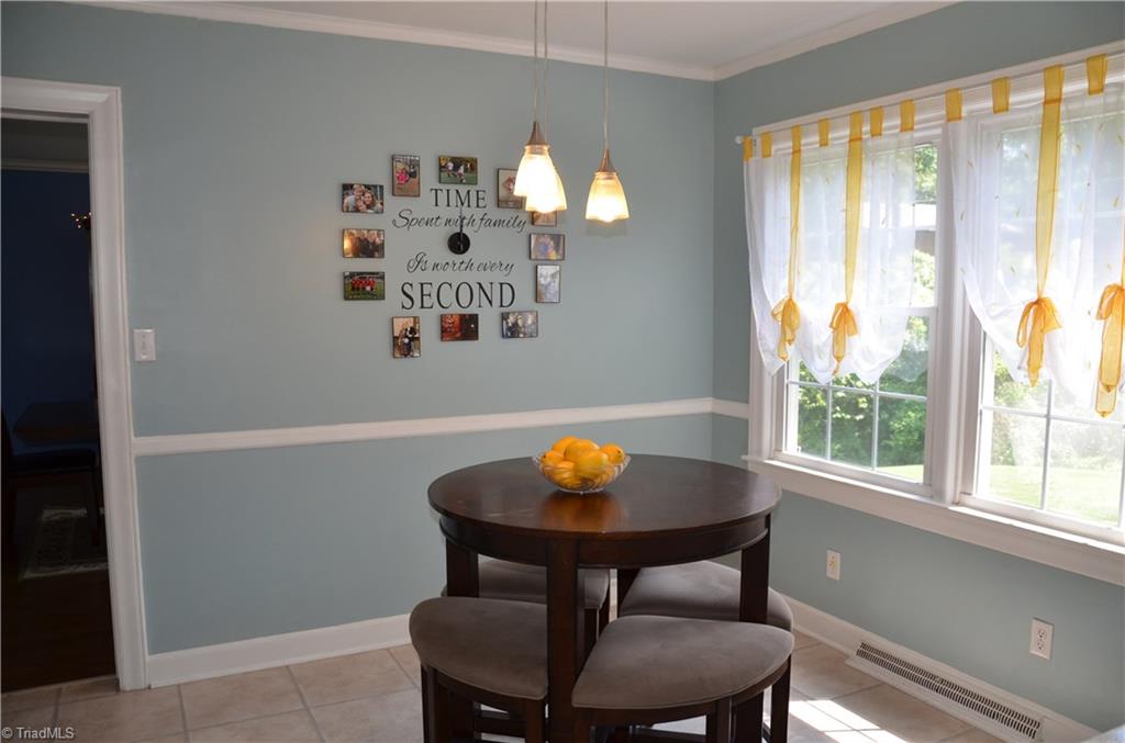 1072 Cantering Road High Point, NC 27262 - Photo 7 of 28 Breakfast Area in Kitchen, Great Size!