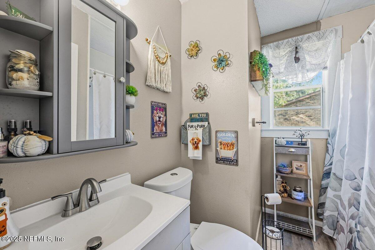 832 Lake Shore Terrace Interlachen, FL 32148 - Photo 16 of 42 a bathroom with a sink toilet and a mirror