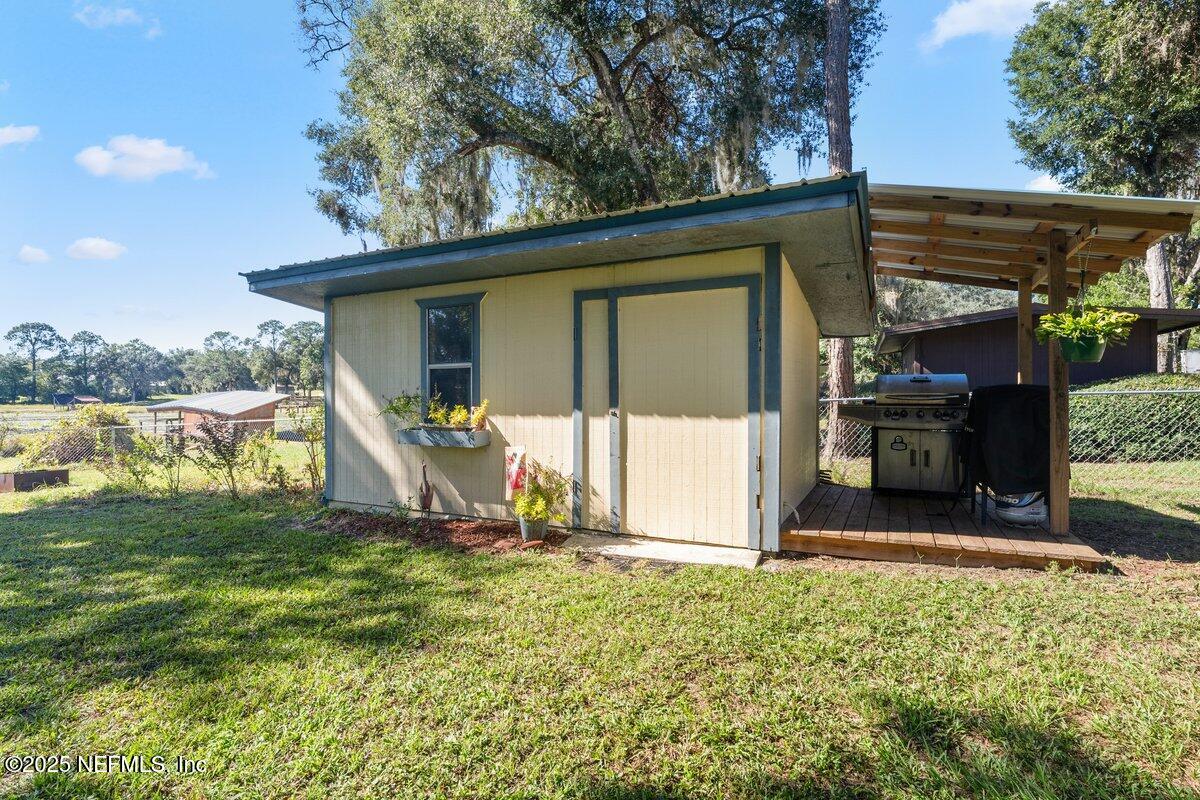 832 Lake Shore Terrace Interlachen, FL 32148 - Photo 24 of 42 a view of a backyard