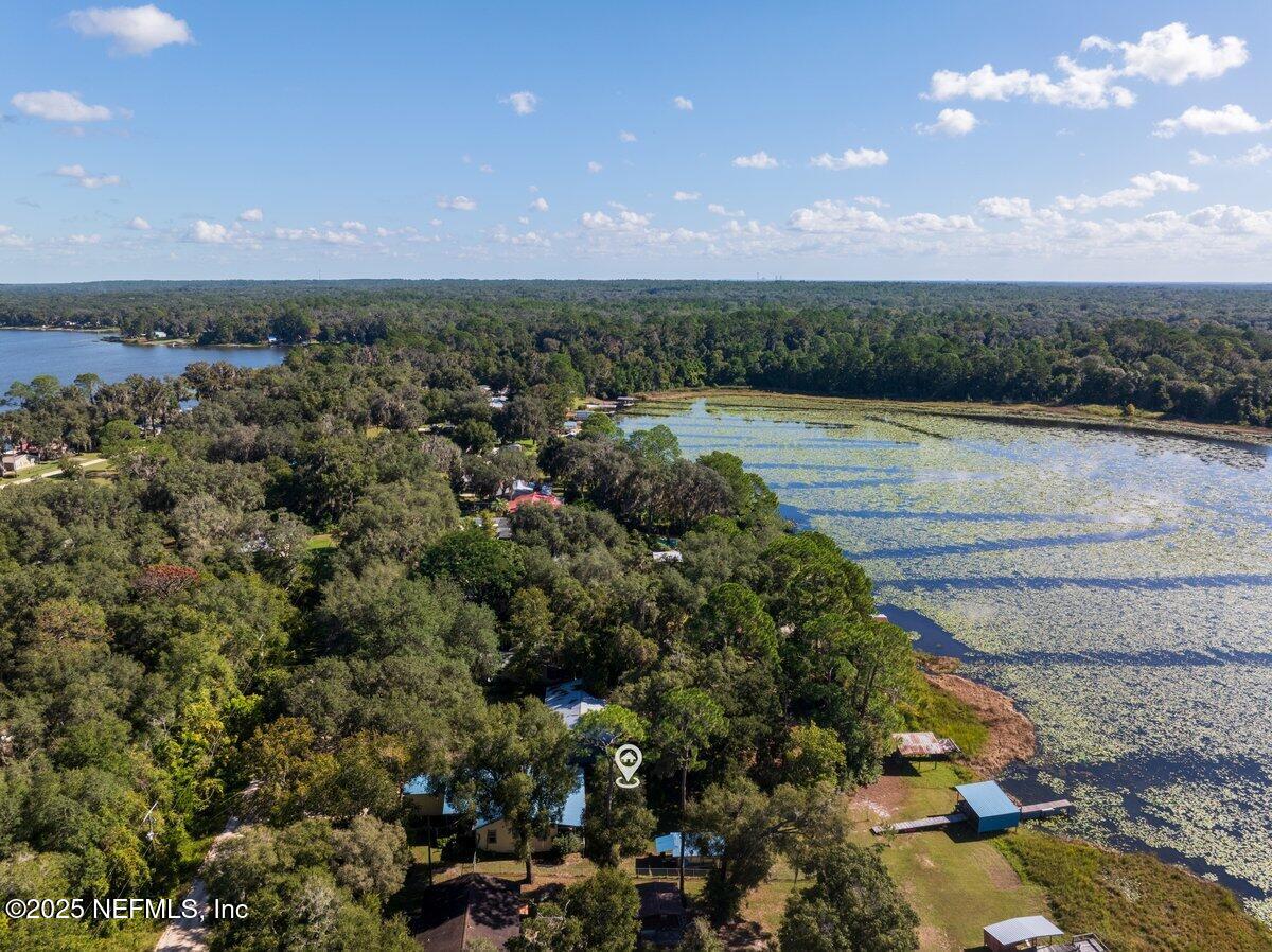 832 Lake Shore Terrace Interlachen, FL 32148 - Photo 35 of 42 an aerial view of a houses with a yard