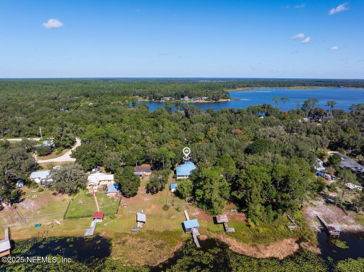 832 Lake Shore Terrace Interlachen, FL 32148 - Photo 36 of 42 an aerial view of a houses with yard