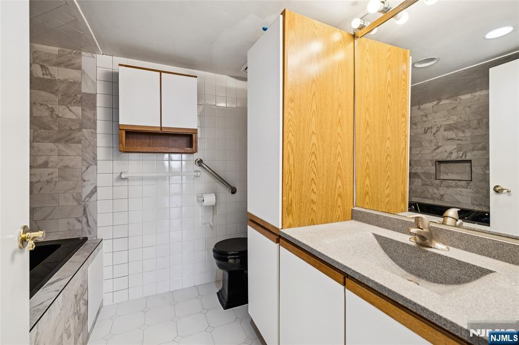 55 Clinton Place, Unit 510 Hackensack, NJ 07601 - Photo 20 of 31