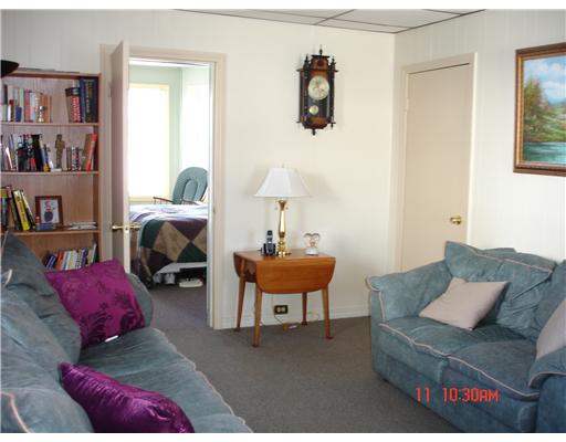 817 Manville Road Woonsocket, RI 02895 - Photo 5 of 10 Living Room.