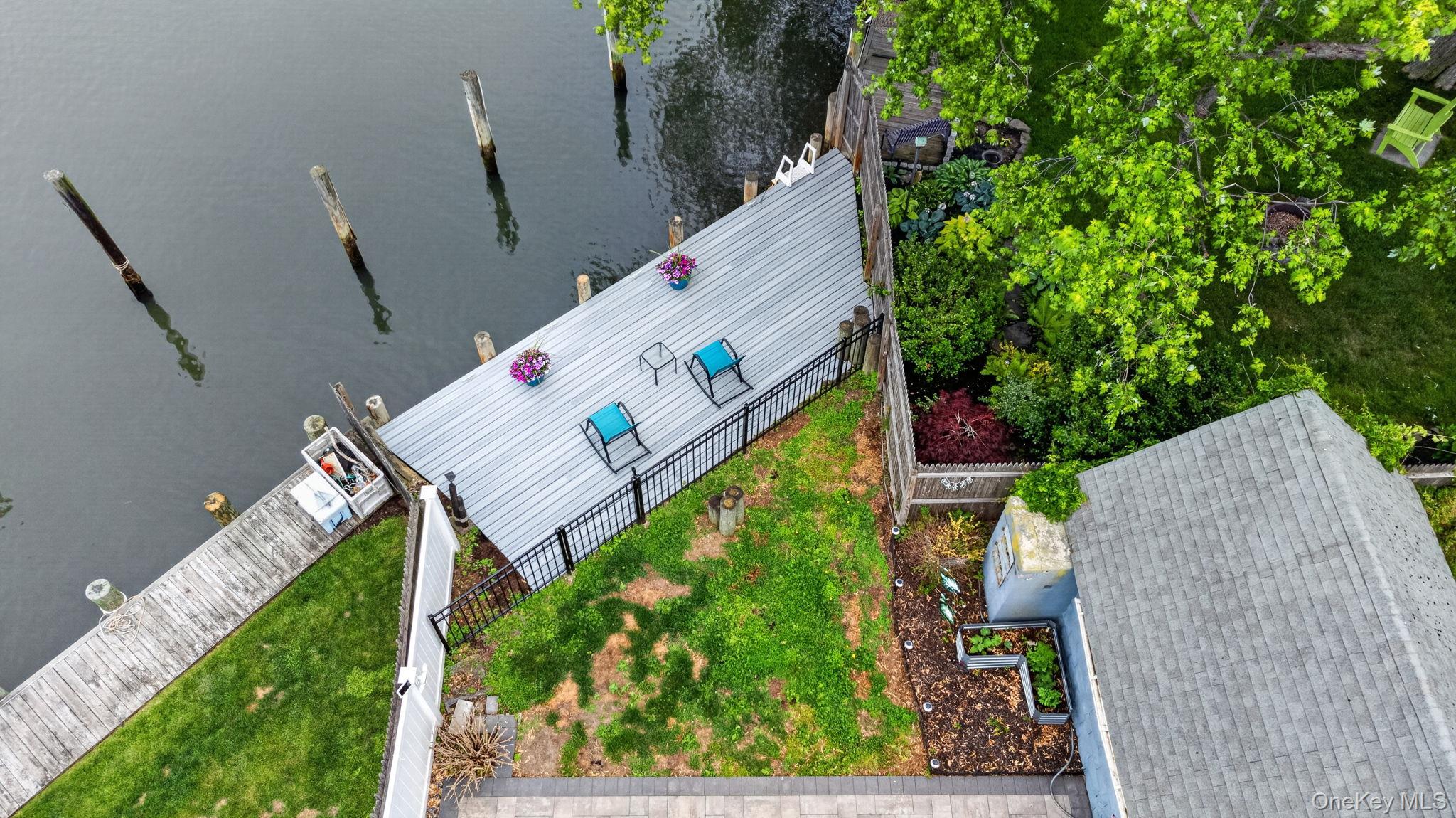 228 West Clearwater Road Lindenhurst, NY 11757 - Photo 30 of 34