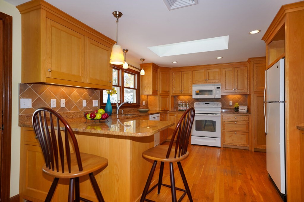 10 Dennett Road Winchester, MA 01890 - Photo 11 of 32