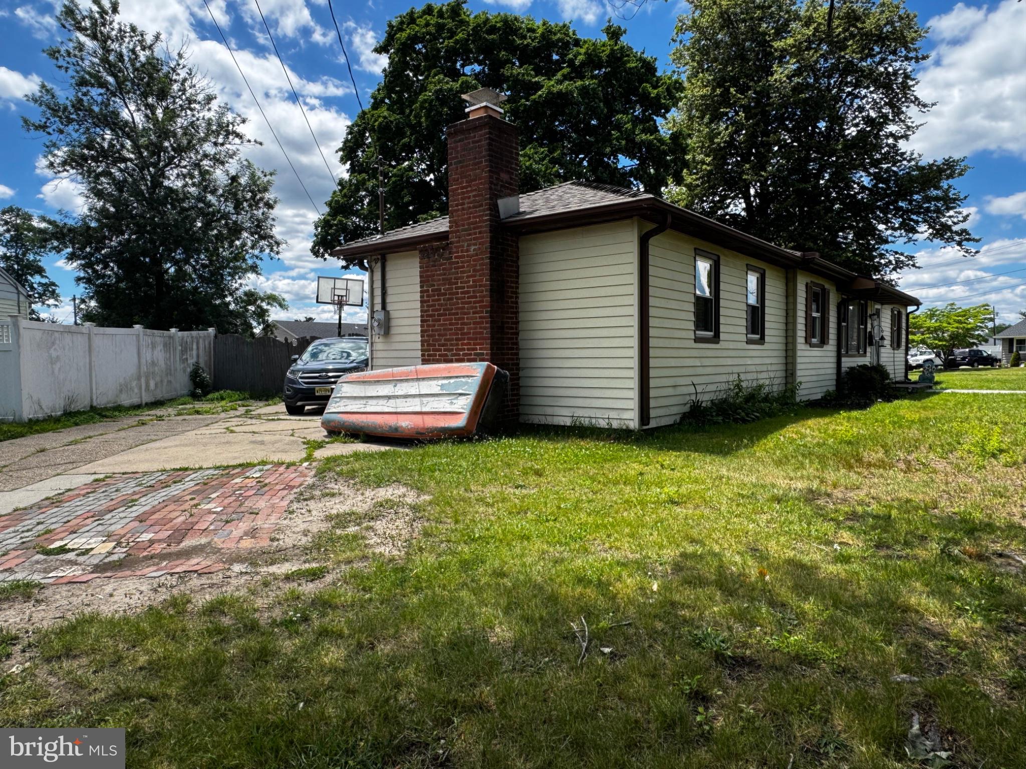 54 Warwick Road Stratford, NJ 08084 - Photo 5 of 20 Charming home with spacious yard.