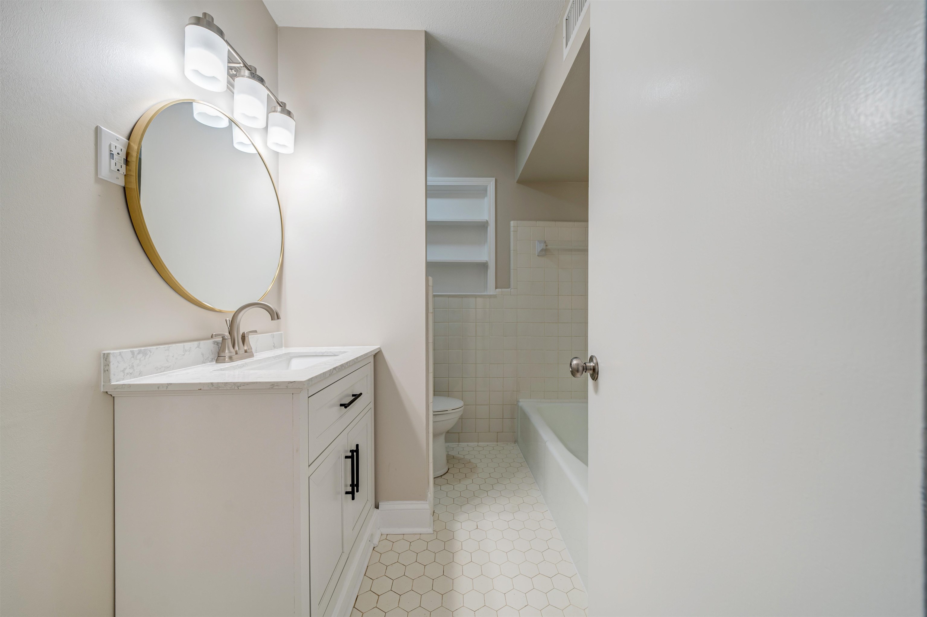 2487 Lynnfield Road Memphis, TN 38119 - Photo 27 of 33 a bathroom with a toilet a sink and mirror