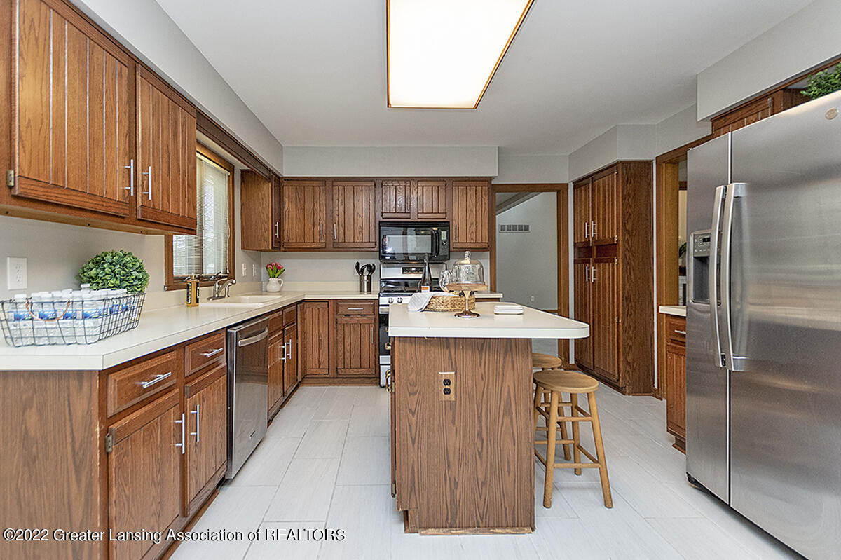 3233 Tecumseh River Road Lansing, MI 48906 - Photo 13 of 37 Kitchen