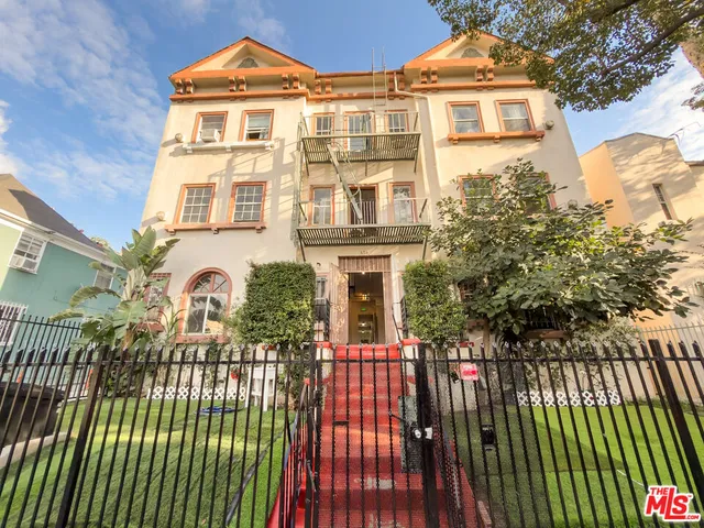 $1,800 | 434 South Rampart Boulevard, Unit 301, Los Angeles, CA 90057