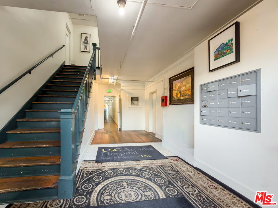 434 South Rampart Boulevard, Unit 301 Los Angeles, CA 90057 - Photo 5 of 16 a view of entryway