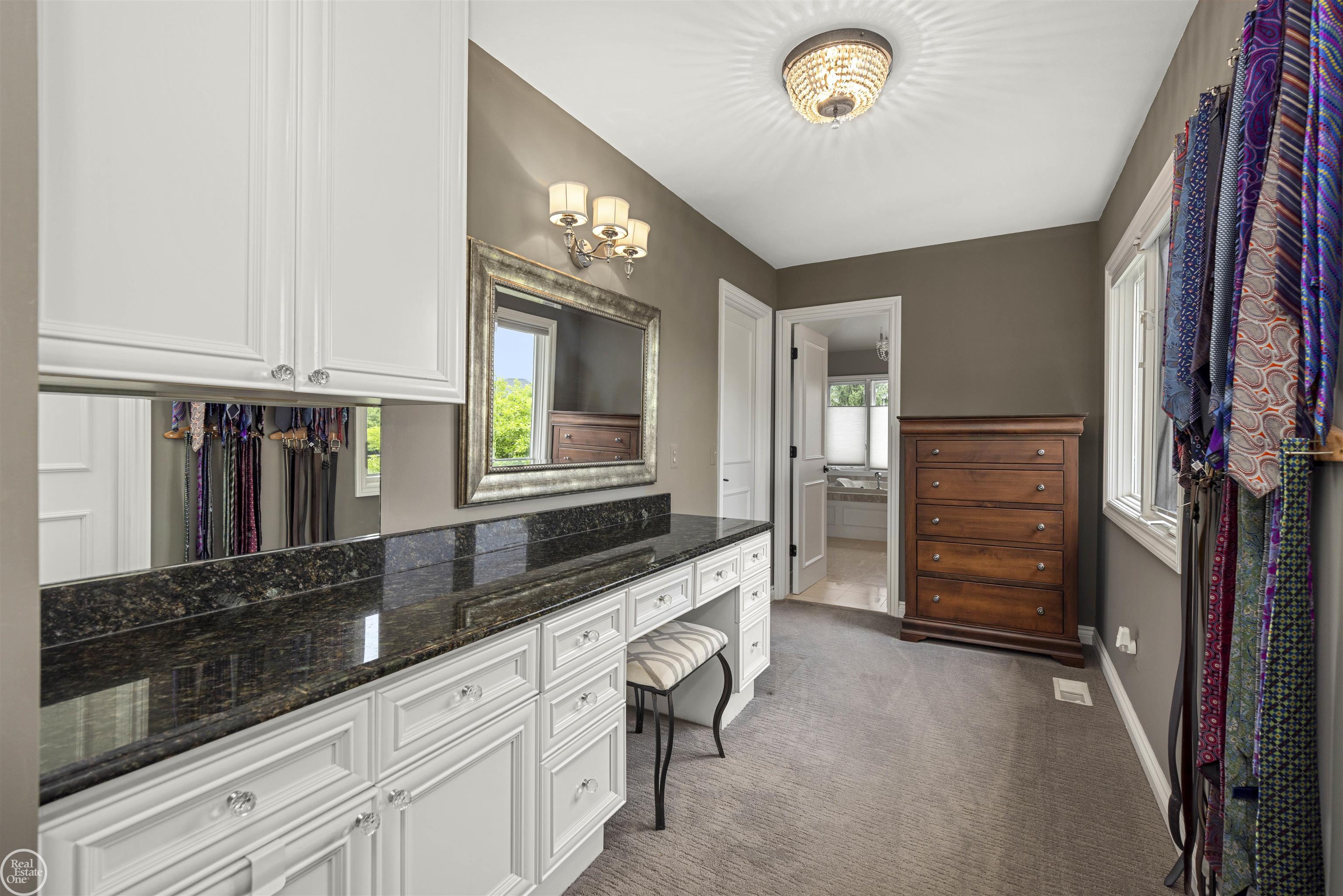 5566 Murfield Drive Rochester, MI 48306 - Photo 29 of 78 Primary dressing area