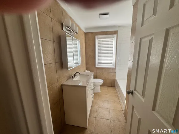 $2,400 | 75 Saltonstall Parkway, Unit 3C, East Haven, CT 06512