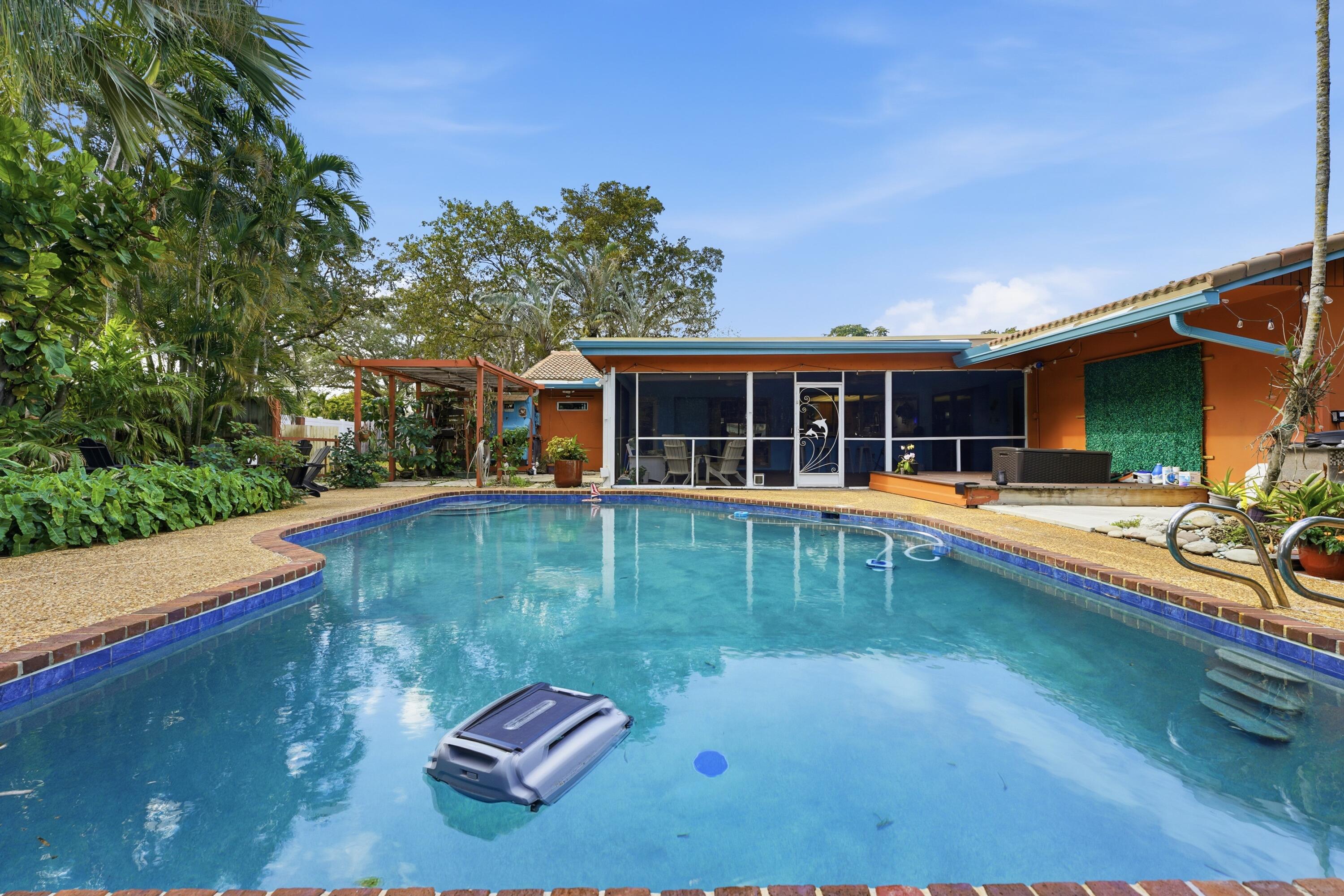 940 Southwest 69th Avenue Plantation, FL 33317 - Photo 11 of 24 940 pic 10