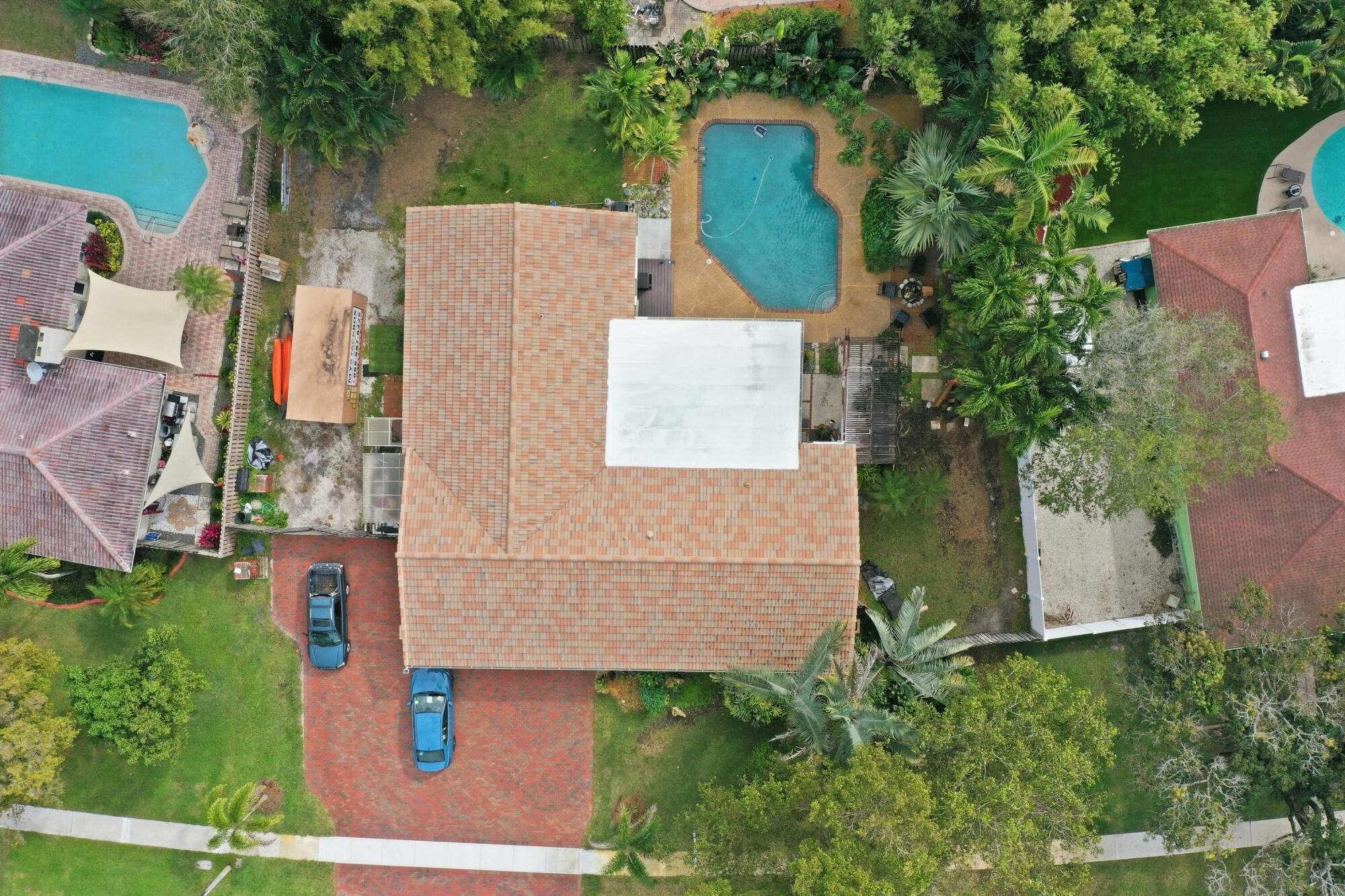 940 Southwest 69th Avenue Plantation, FL 33317 - Photo 2 of 24 aerial view 940