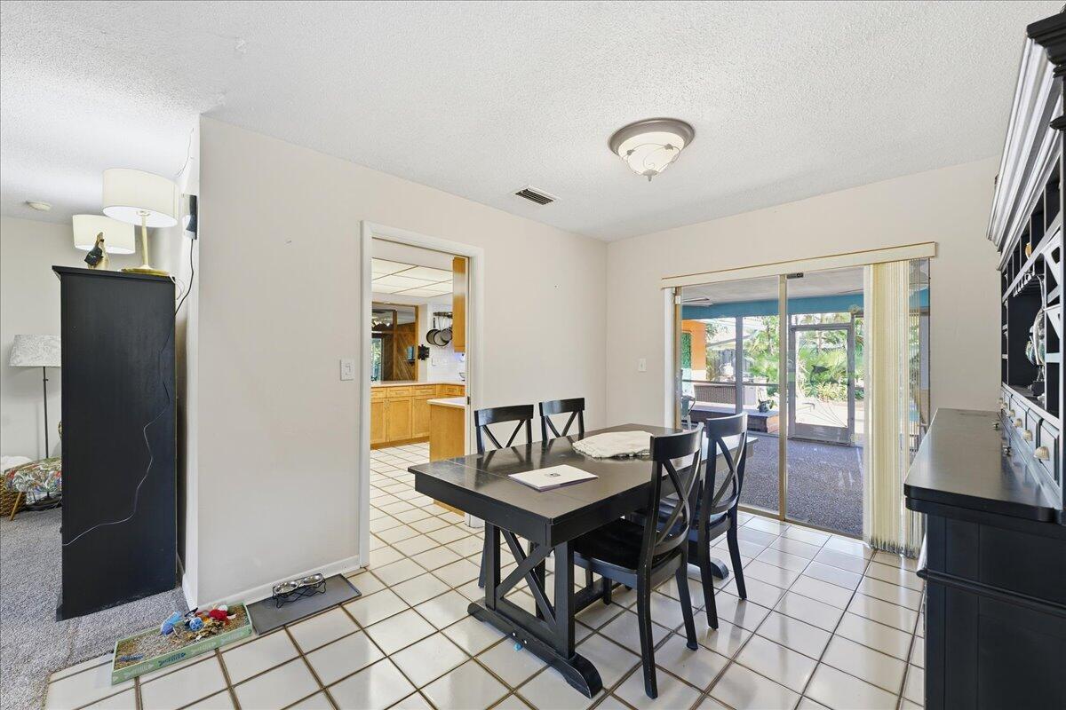 940 Southwest 69th Avenue Plantation, FL 33317 - Photo 5 of 24 06-DSC9366 (1)