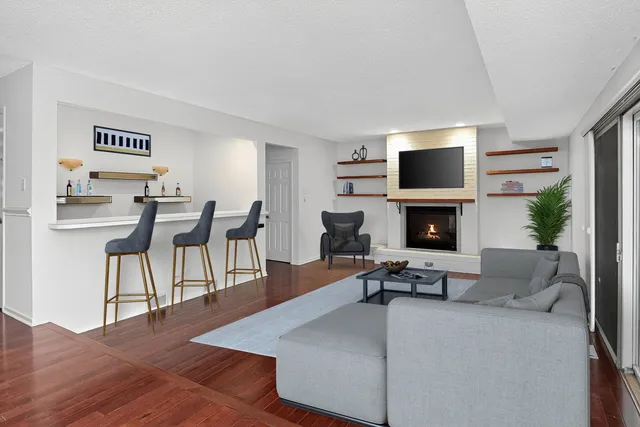 $550,000 | 806 Hillview Drive, Lemont, IL 60439