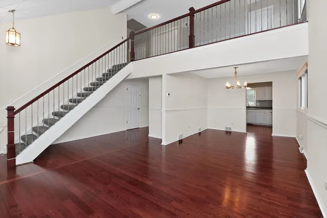 $550,000 | 806 Hillview Drive, Lemont, IL 60439