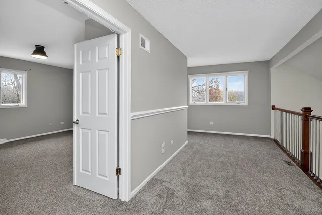 $550,000 | 806 Hillview Drive, Lemont, IL 60439