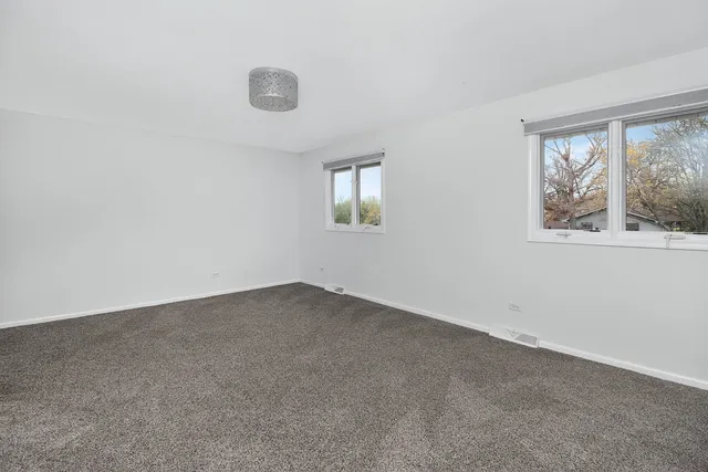 $550,000 | 806 Hillview Drive, Lemont, IL 60439