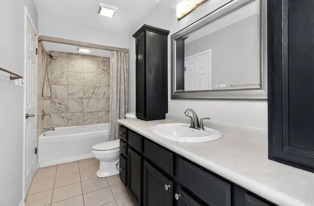 $550,000 | 806 Hillview Drive, Lemont, IL 60439