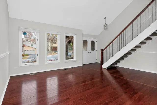 $550,000 | 806 Hillview Drive, Lemont, IL 60439