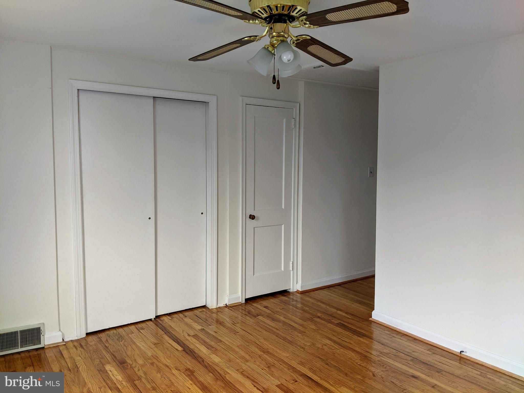 210 Paddock Road Havertown, PA 19083 - Photo 19 of 28 Middle bedroom with single & double closets!