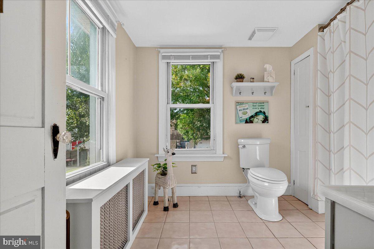 54 Chestnut Street Pottstown, PA 19464 - Photo 27 of 44 a bathroom with a sink toilet and a bathtub