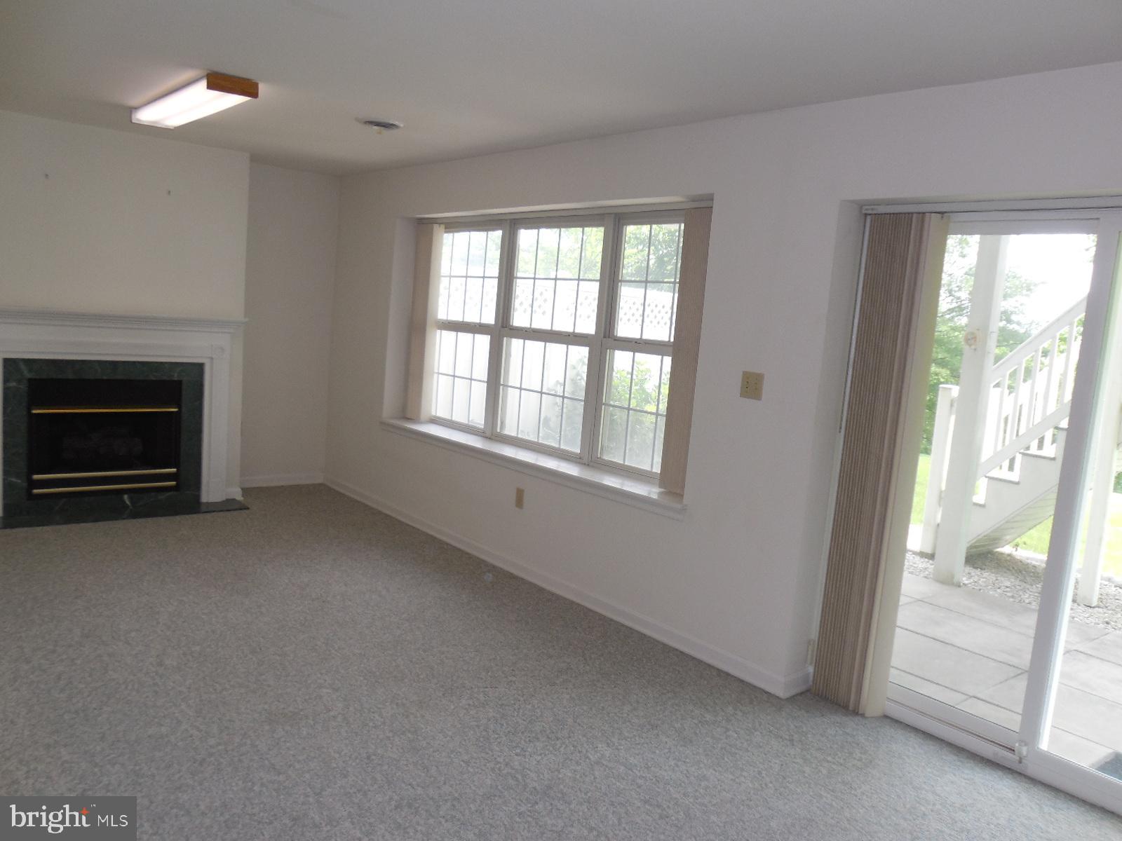 There is a Gas Fireplace in this Bsmt Family Room.