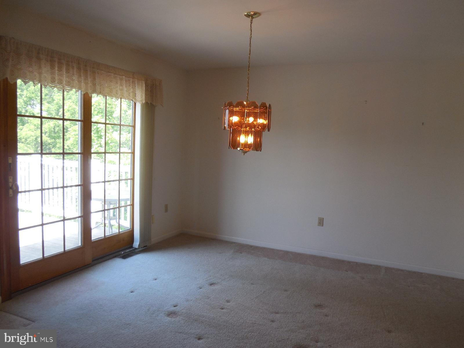 Large Dining Room with walkout Anderson Doors