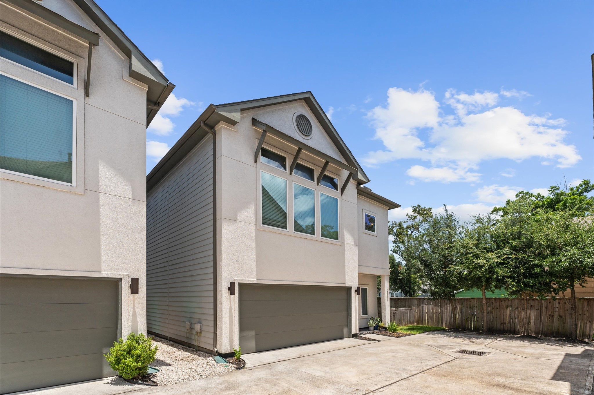 2422 Cochran Street Houston, TX 77009 - Photo 5 of 31 A shared driveway with your neighbors is a great way to get to know each other. Imagine a nice "roll out your grill" community barbecue this fall! Plus being at the end of the driveway, you'll have more area to set up with outdoor seating.