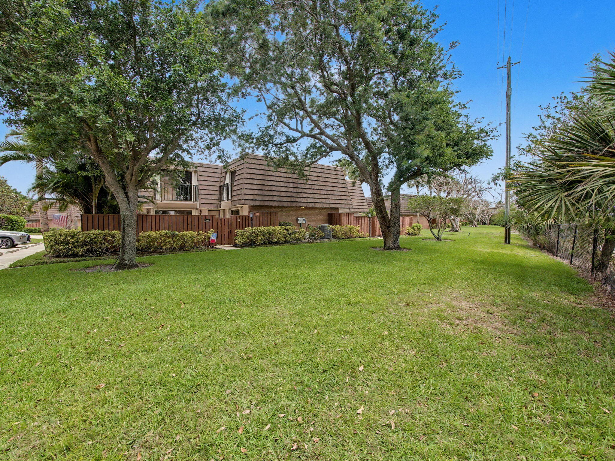 1940 19th Court Jupiter, FL 33477 - Photo 9 of 36 3-web-or-mls-004