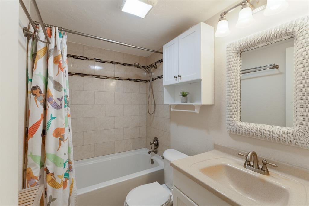 1898 Wharf Road Sarasota, FL 34231 - Photo 22 of 42 Hall Bathroom