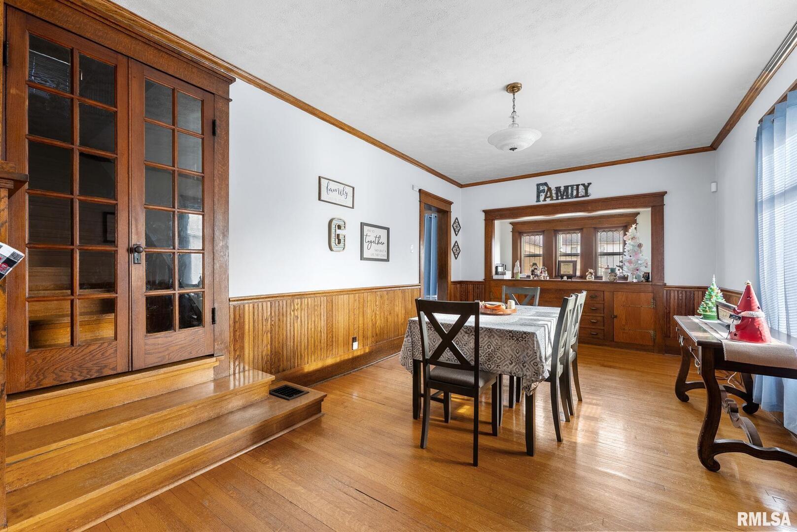 308 Northeast 3rd Avenue Aledo, IL 61231 - Photo 13 of 28 a view of a livingroom with furniture and wooden floor