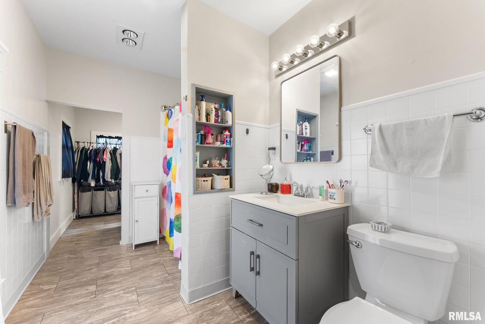 308 Northeast 3rd Avenue Aledo, IL 61231 - Photo 18 of 28 a room that has a toilet and a mirror in it