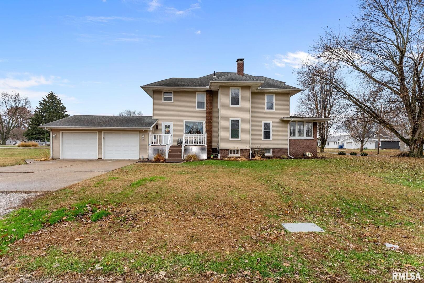 308 Northeast 3rd Avenue Aledo, IL 61231 - Photo 2 of 28 a front view of a house with a garden