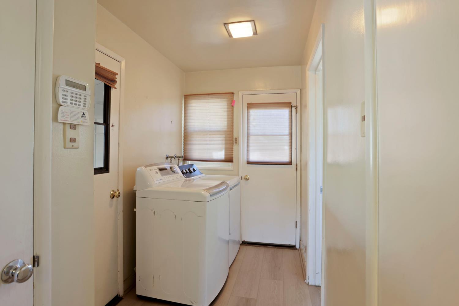 2465 Vernalis Road Tracy, CA 95304 - Photo 26 of 55 a utility room with closet dryer and washer