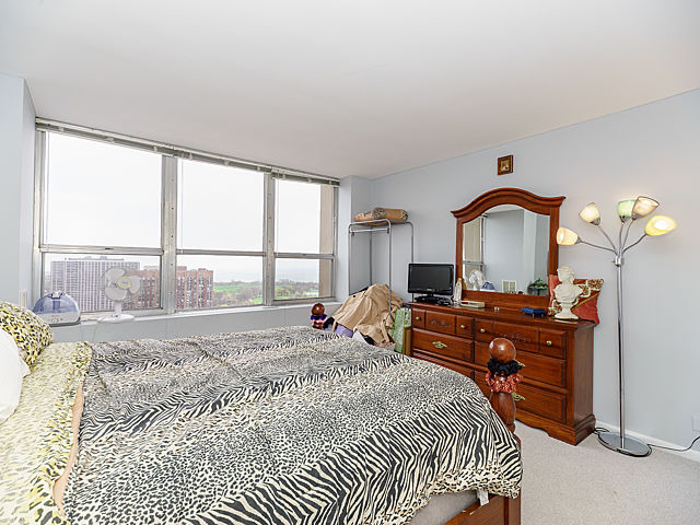 655 West Irving Park Road, Unit 2716 Chicago, IL 60613 - Photo 17 of 25 a bedroom with a bed and a large window
