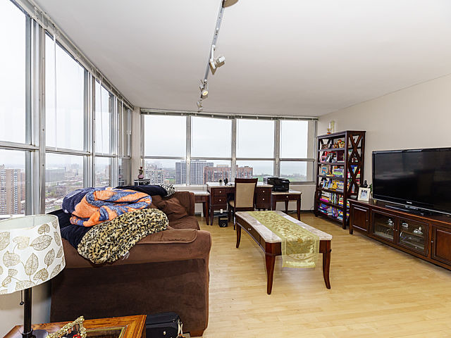 655 West Irving Park Road, Unit 2716 Chicago, IL 60613 - Photo 4 of 25 a living room with furniture and a flat screen tv
