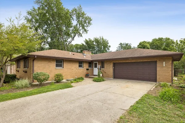 $359,900 | 1535 Easy Street, Elgin, IL 60123